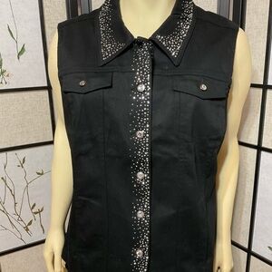 QUACKER Factory Stud Trimmed Sleeveless Shirt